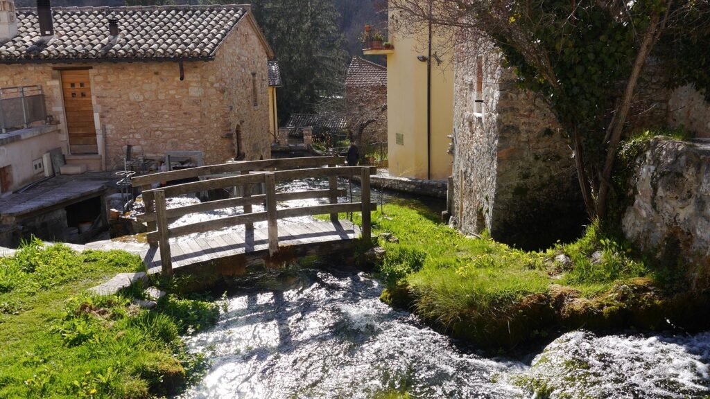 Da monte a Valle nella piccola Venezia