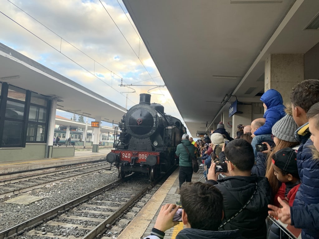 Foligno, grande successo per il treno della solidarietà della Caritas