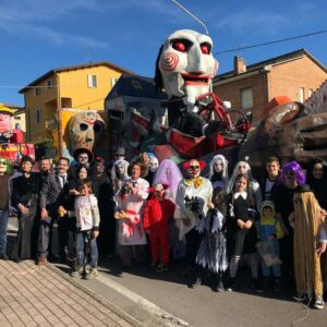 Perugia, bagno di folla per la prima sfilata del Carnevale a San Sisto