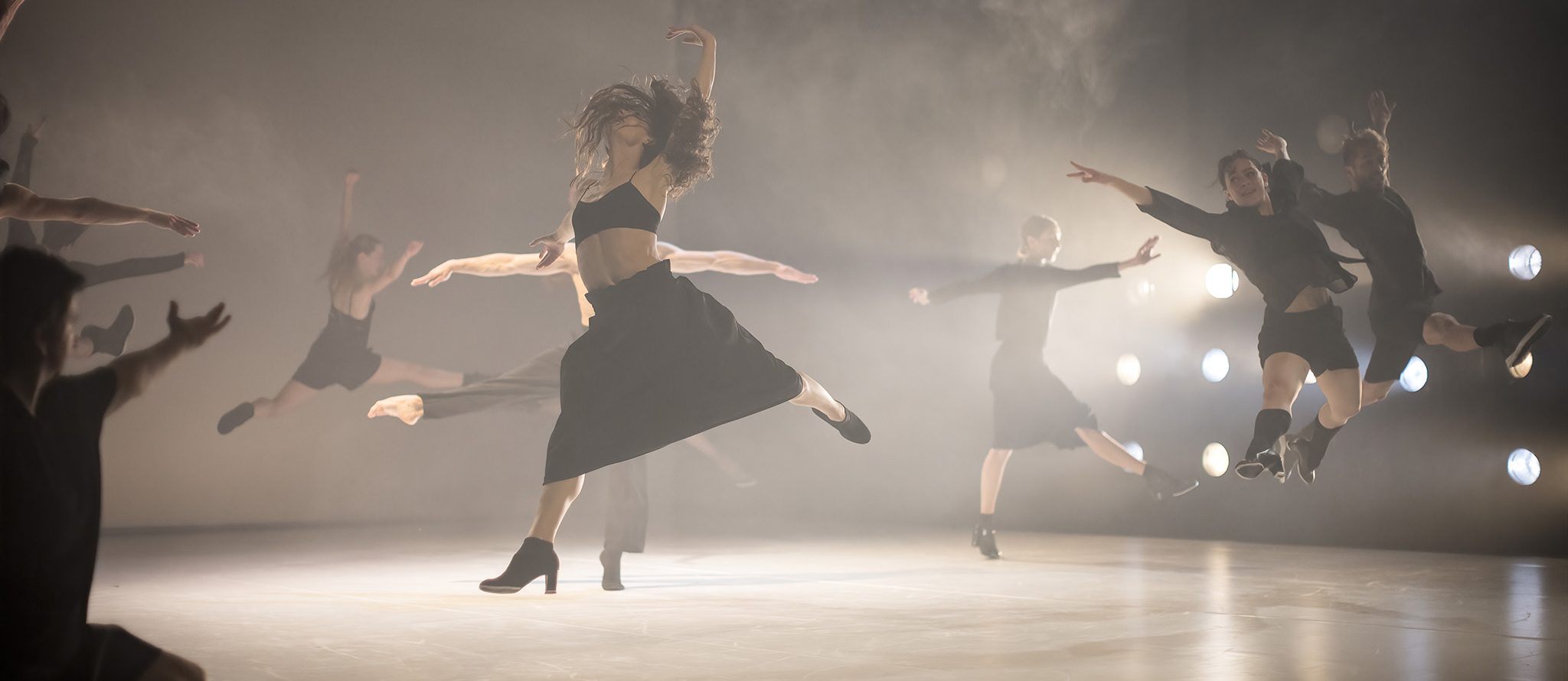 Grand jeté: Silvia Gribaudi e i danzatori della MM Contemporary Dance  Company al Morlacchi di Perugia - Vivo Umbria